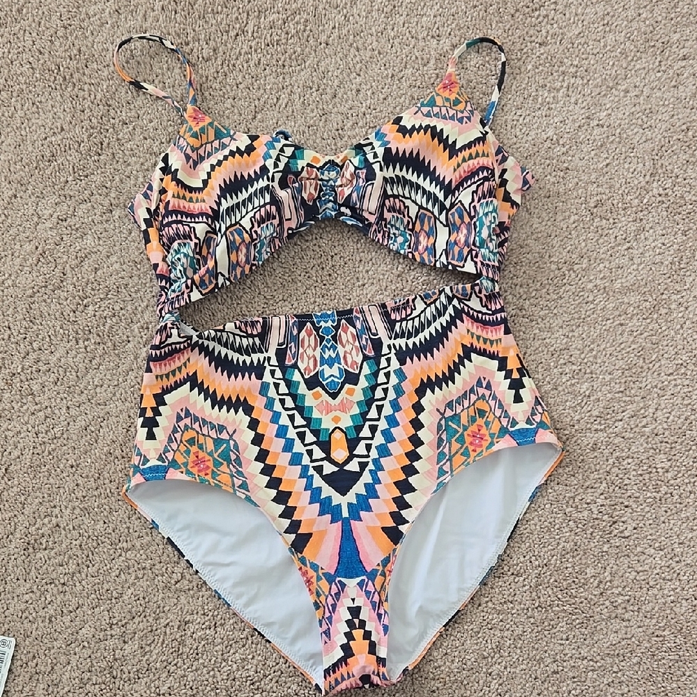 EUC Athleta Desert Geo Cutout Onepiece, Size Medium
